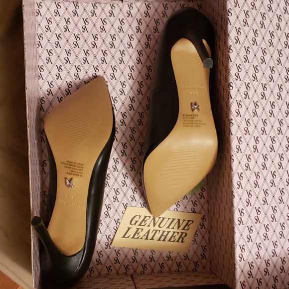 Victoria Secret  4" Leather Point Toe Stilettos - Picture 5 of 8